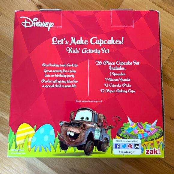 NEW in BOX - Disney Cars Easter Cupcake Baking Set 26 pieces - Picture 2 of 6